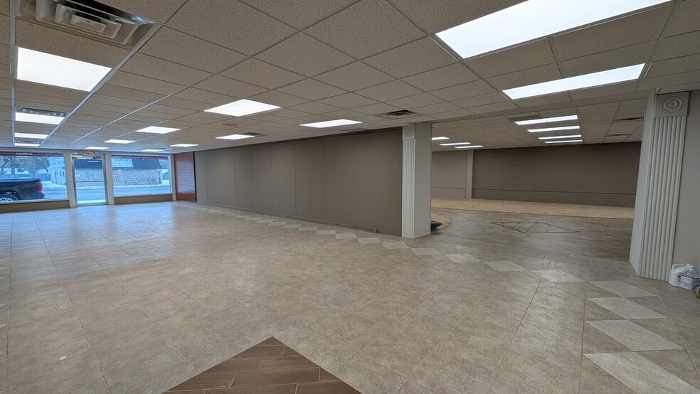 211 N Dixie Way, South Bend, IN à vendre - Photo intérieure - Image 2 de 17