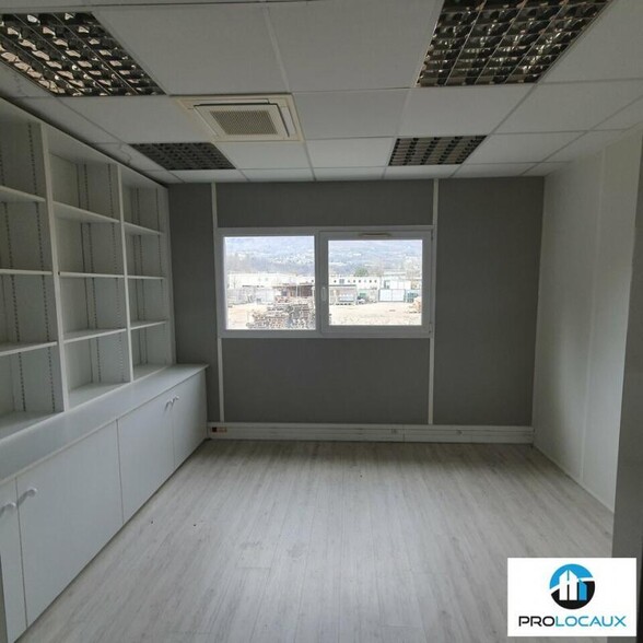 Office in Montbonnot-Saint-Martin for lease - Interior Photo - Image 3 of 9
