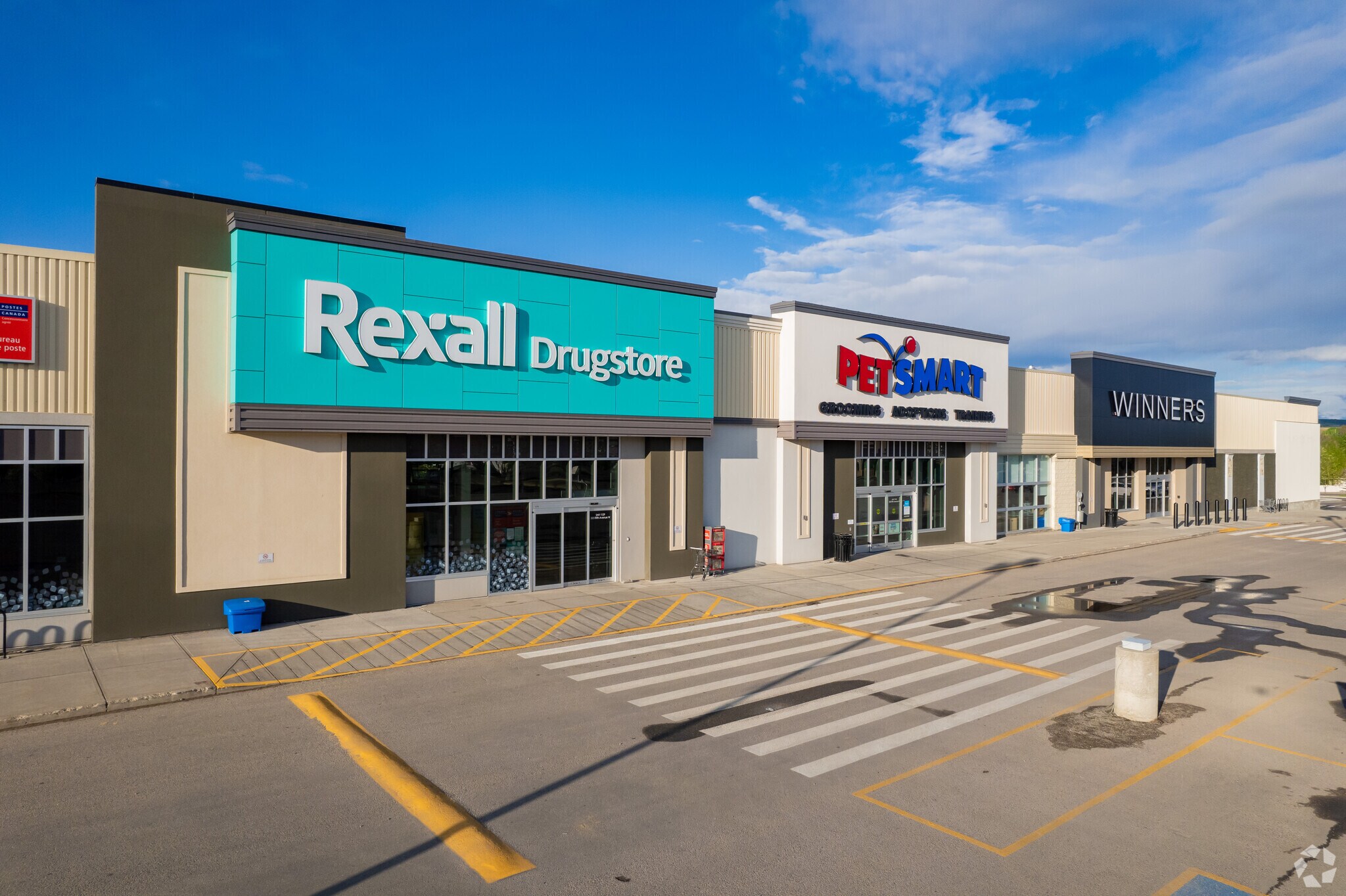 320 5th Ave W, Cochrane, AB for sale Primary Photo- Image 1 of 1