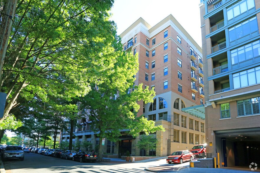 2440 M St NW, Washington, DC à louer - Photo du bâtiment - Image 2 de 6