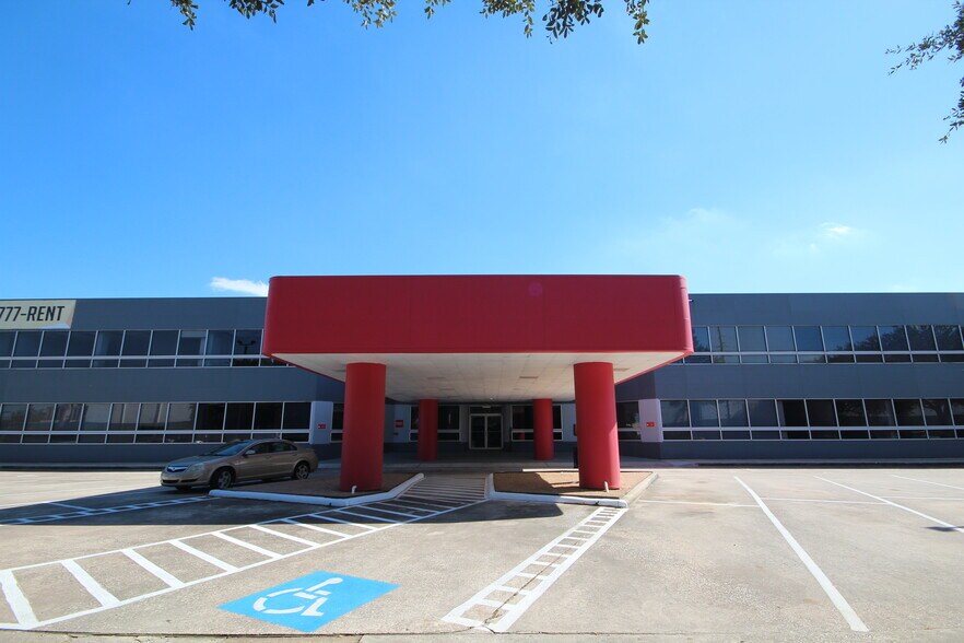 16903 Red Oak Dr, Houston, TX à louer - Photo du bâtiment - Image 3 de 10