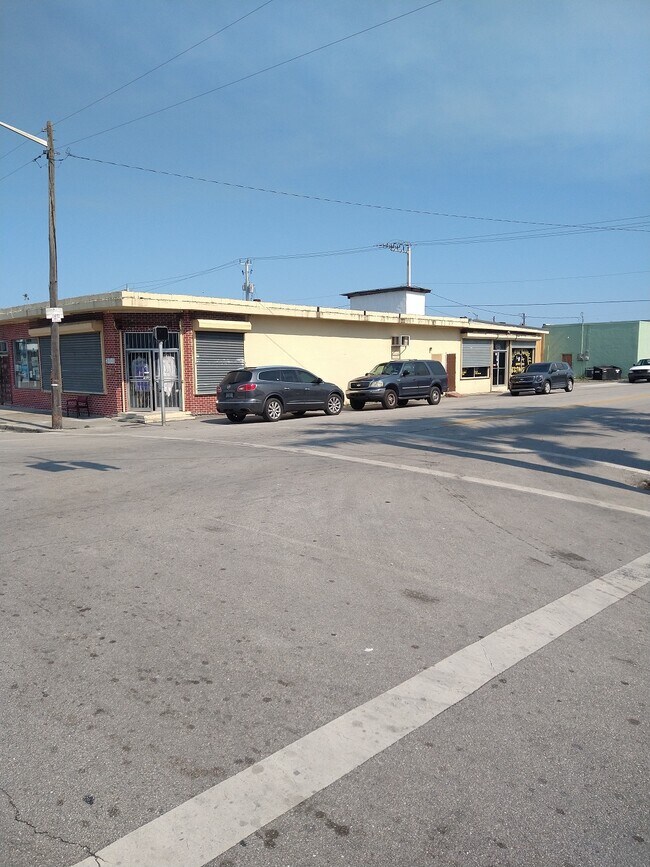More details for 201 SW Avenue B, Belle Glade, FL - Retail for Sale