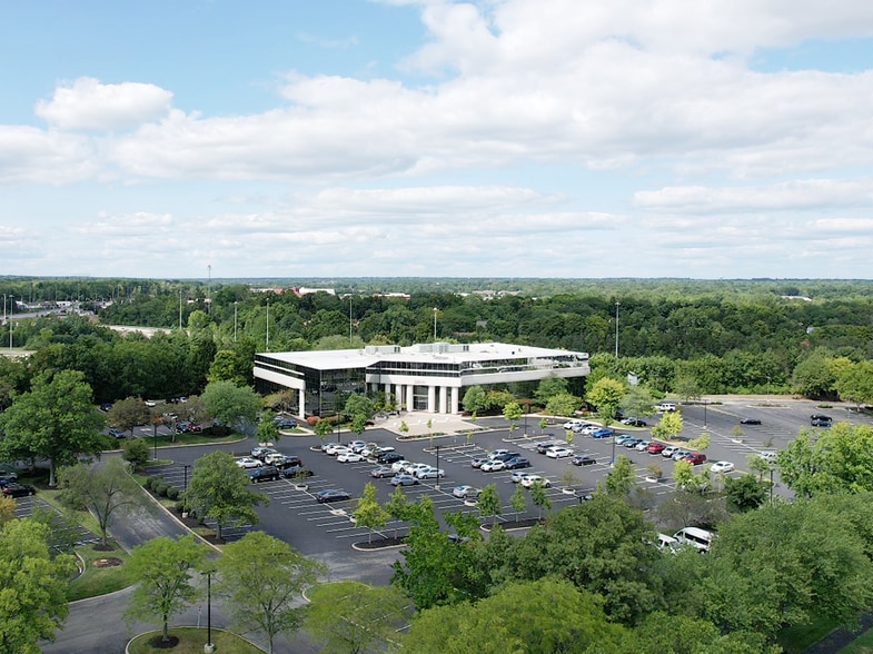 Corporate Exchange Portfolio portfolio of 2 properties for sale on LoopNet.ca - Building Photo - Image 2 of 44