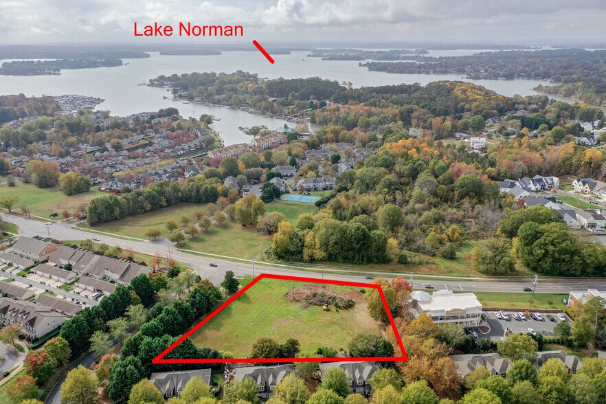 18620 W Catawba Ave, Cornelius, NC à louer - Aérien - Image 2 de 18