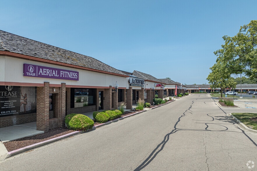 4006-4080 Fox Valley Center Dr, Aurora, IL for lease - Primary Photo - Image 1 of 1
