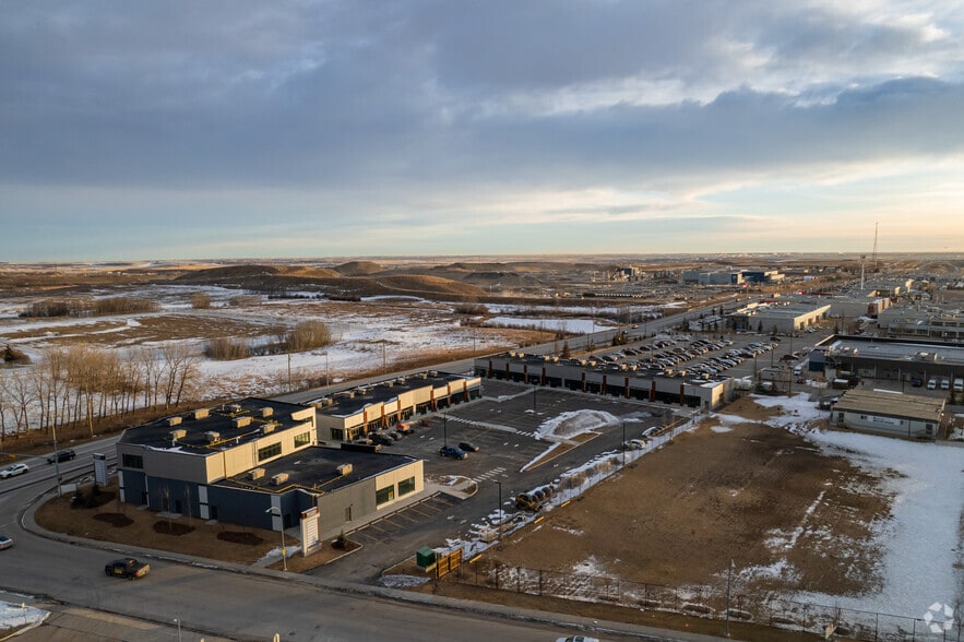 2 Royal Vista Link NW, Calgary, AB à louer - Aérien - Image 3 de 3
