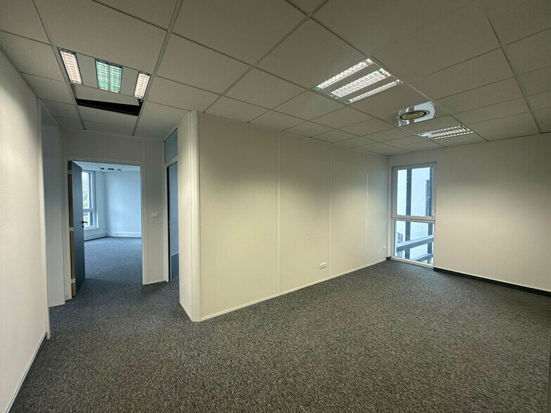 Office in Entzheim for lease - Interior Photo - Image 3 of 4