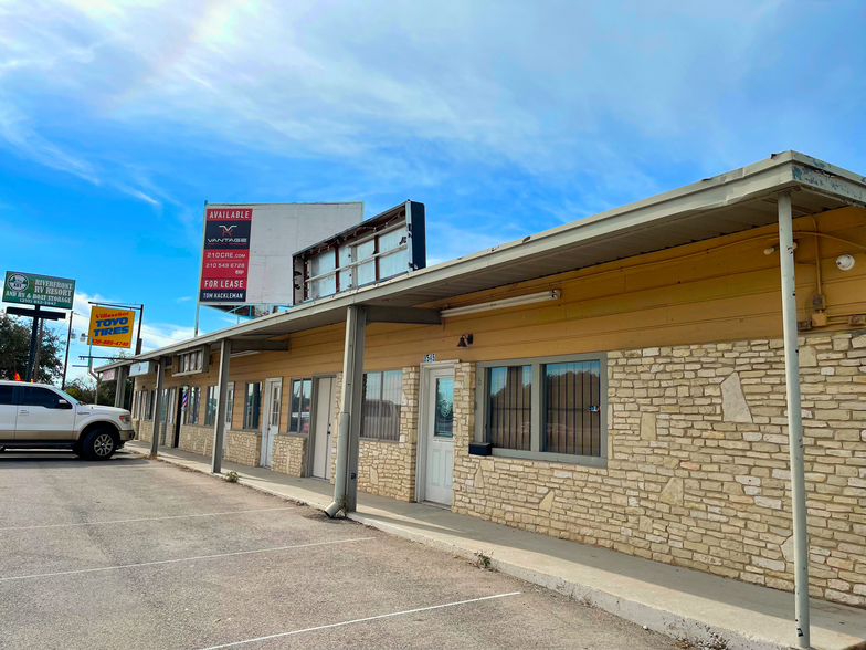 8545 N Us-281 Hwy, Spring Branch, TX for lease - Building Photo - Image 1 of 5