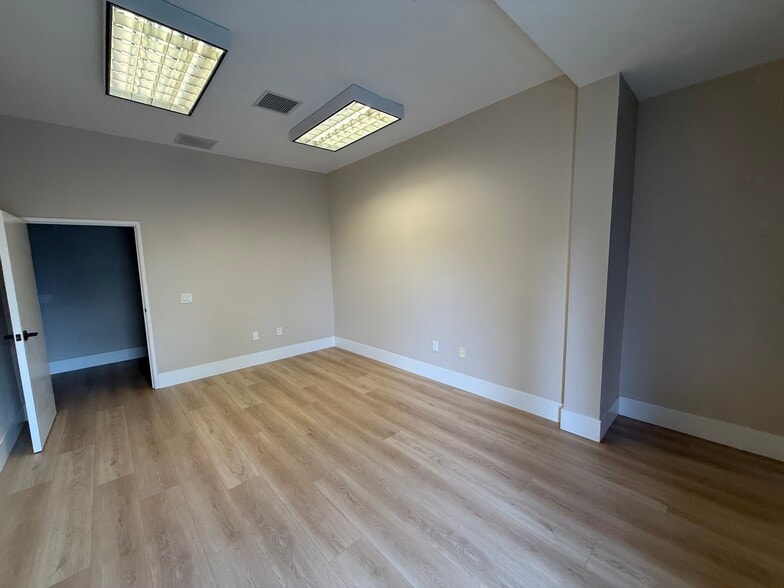450 S Lone Hill Ave, San Dimas, CA for lease - Building Photo - Image 2 of 13