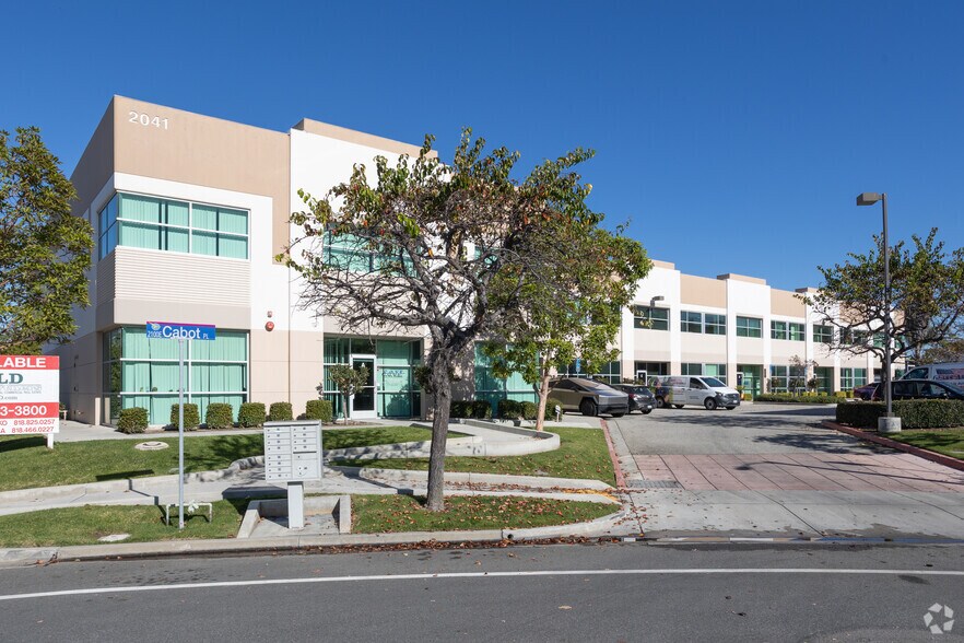 2041 Cabot Pl, Oxnard, CA à louer - Photo du bâtiment - Image 2 de 8