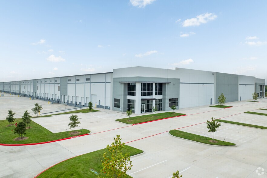 715 SE Loop 410, San Antonio, TX à louer - Photo du bâtiment - Image 2 de 14