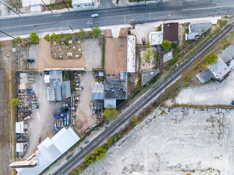 1001 Roosevelt Ave, San Antonio, TX à vendre - Photo du bâtiment - Image 3 de 7