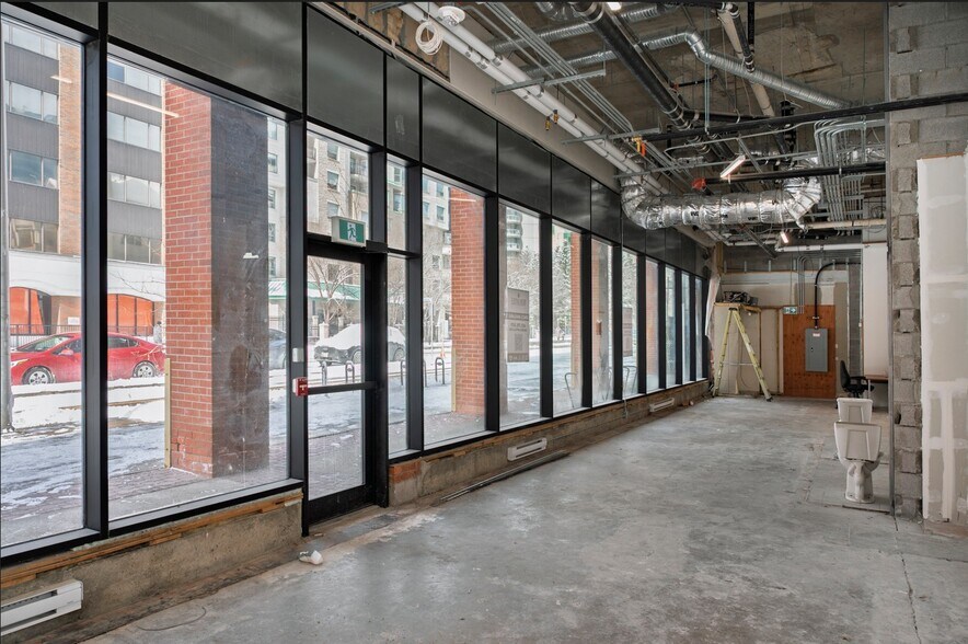 744 4 Av SW, Calgary, AB à louer - Photo du bâtiment - Image 2 de 4