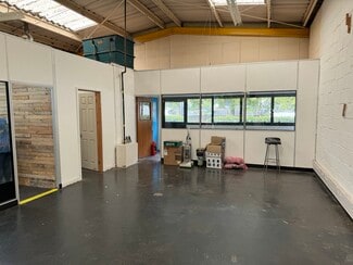 Plus de détails pour 1-7 Clarke Rd, Milton Keynes - Industriel à louer