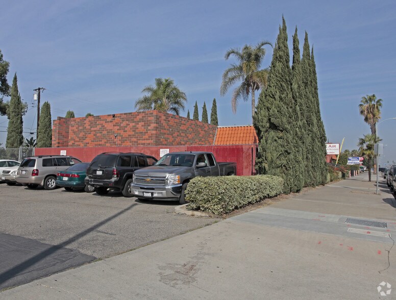 1241 S Brookhurst St, Anaheim, CA à vendre - Photo du bâtiment - Image 3 de 20