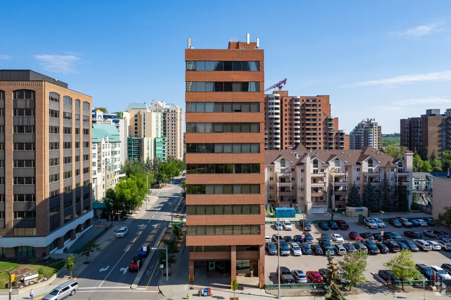 744 4th Ave SW, Calgary, AB for sale - Primary Photo - Image 1 of 1