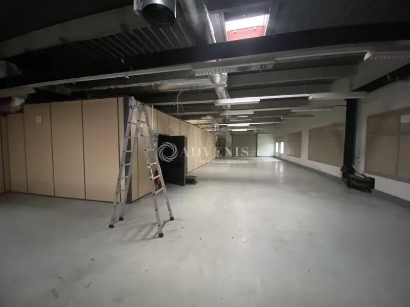 Industrial in Trappes for lease Interior Photo- Image 1 of 6