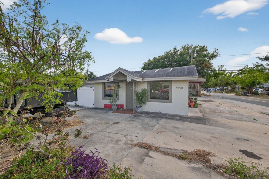 4498 49th St N, Saint Petersburg, FL à vendre - Photo du bâtiment - Image 3 de 22