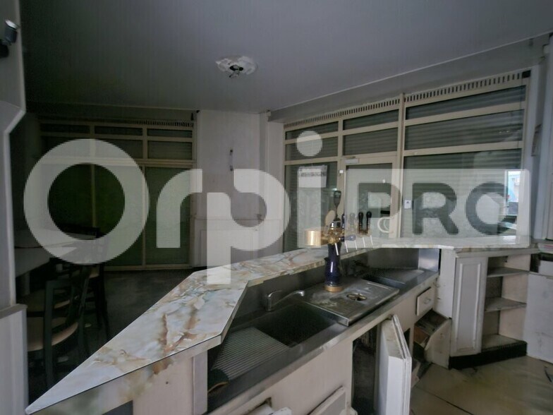Retail in Reims for sale - Building Photo - Image 2 of 12