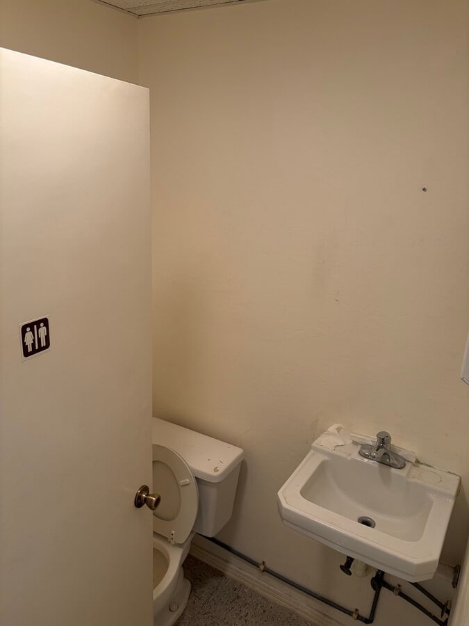 12165 Metro Pky, Fort Myers, FL 33966 - Unité 19B-22B -  - Photo intérieure - Image 2 of 14