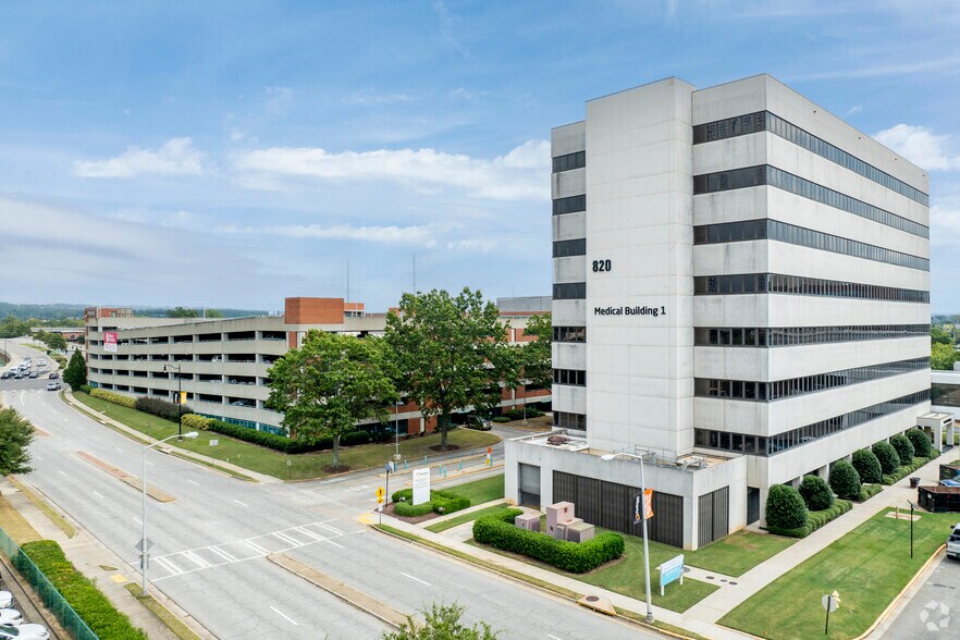 818 St Sebastian Way, Augusta, GA à louer - Photo du bâtiment - Image 2 de 16