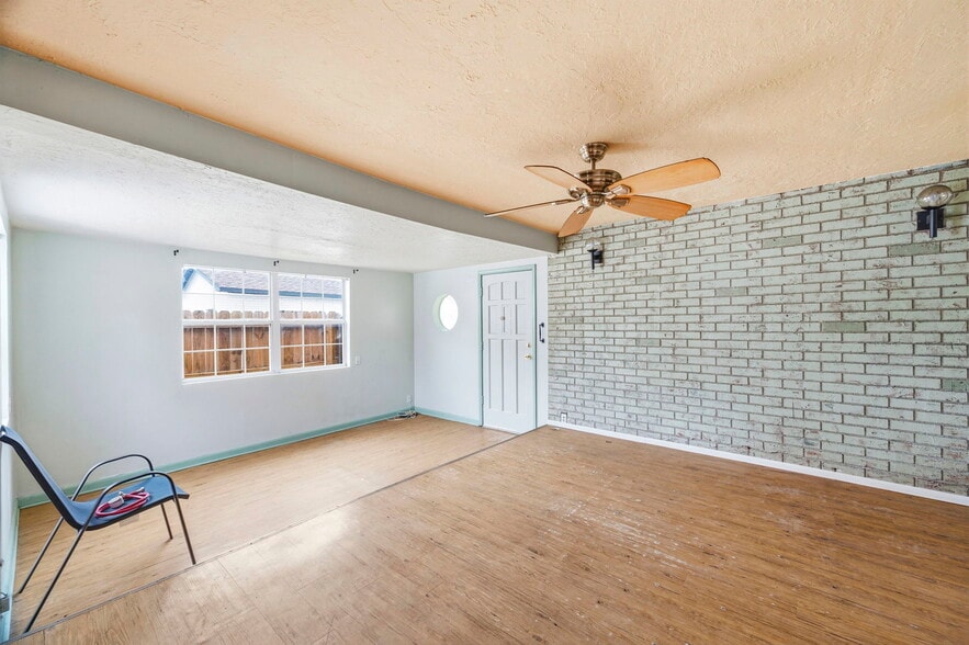 927 Yale St N, Saint Petersburg, FL for sale - Building Photo - Image 3 of 17