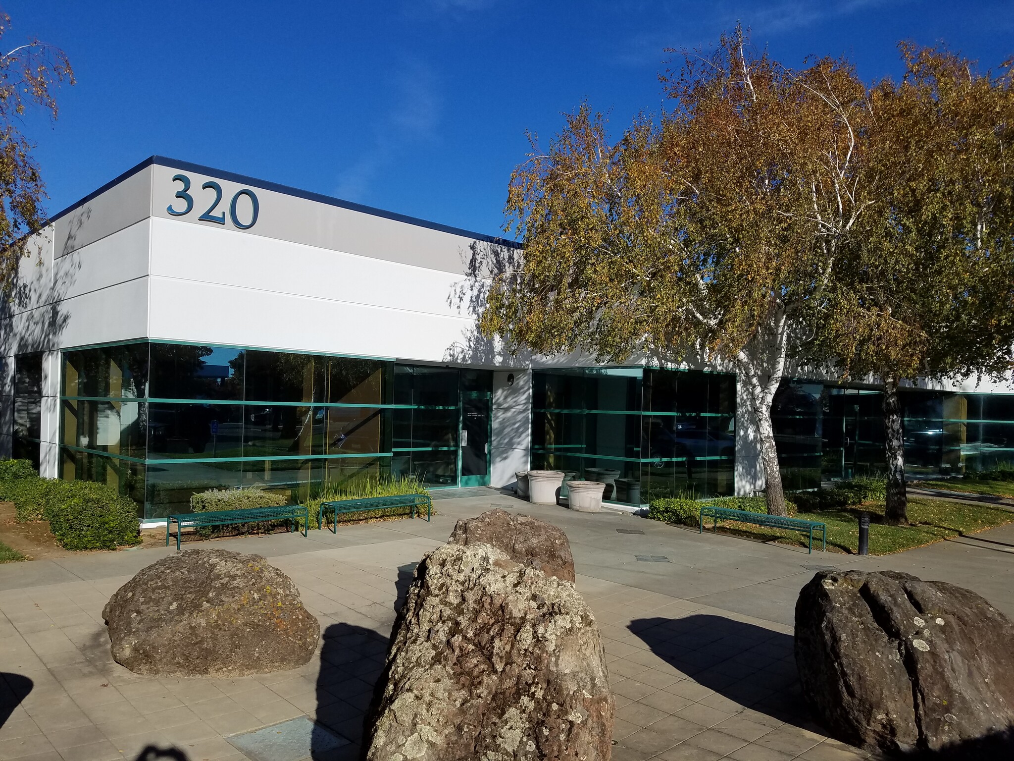 320 Campus Ln, Fairfield, CA for lease Building Photo- Image 1 of 8