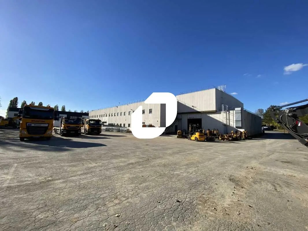 Office in Roissy-en-France for lease Building Photo- Image 1 of 8