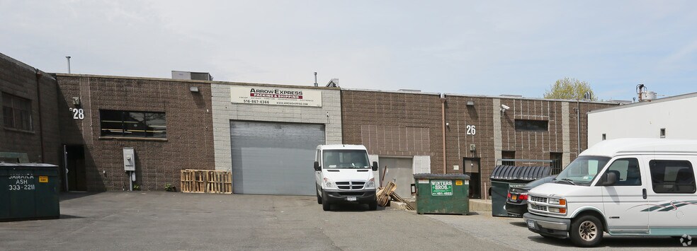 26-32 Saint Johns Pl, Freeport, NY à louer - Photo du bâtiment - Image 3 de 4