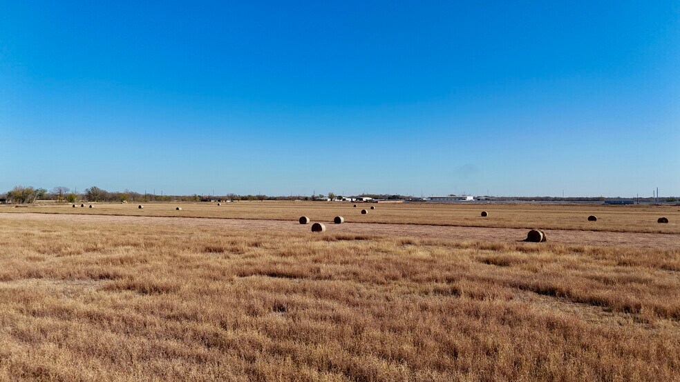 TBD Farm to Market Road 463, Natalia, TX à vendre - Photo du bâtiment - Image 2 de 22