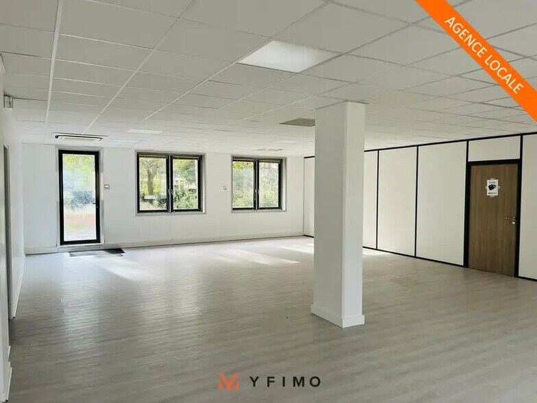 Office in Saint-Germain-en-Laye for lease - Interior Photo - Image 1 of 6