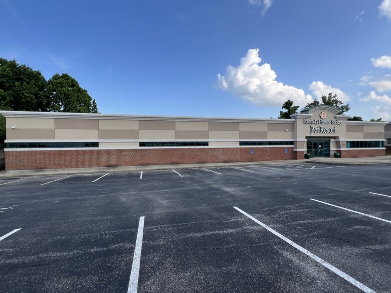 13300 Magisterial Dr, Louisville, KY à louer - Photo du bâtiment - Image 2 de 5