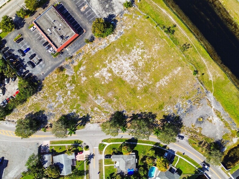 3900 NW 37th St, Lauderdale Lakes, FL à vendre - Photo du bâtiment - Image 2 de 22