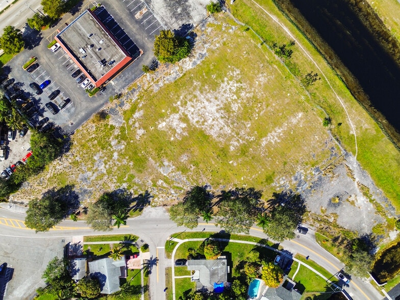 3900 NW 37th St, Lauderdale Lakes, FL à vendre - Photo du bâtiment - Image 2 de 22