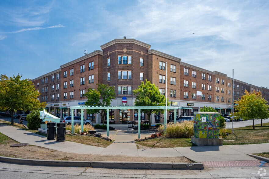 221 E State St, West Lafayette, IN à louer - Photo principale - Image 1 de 30