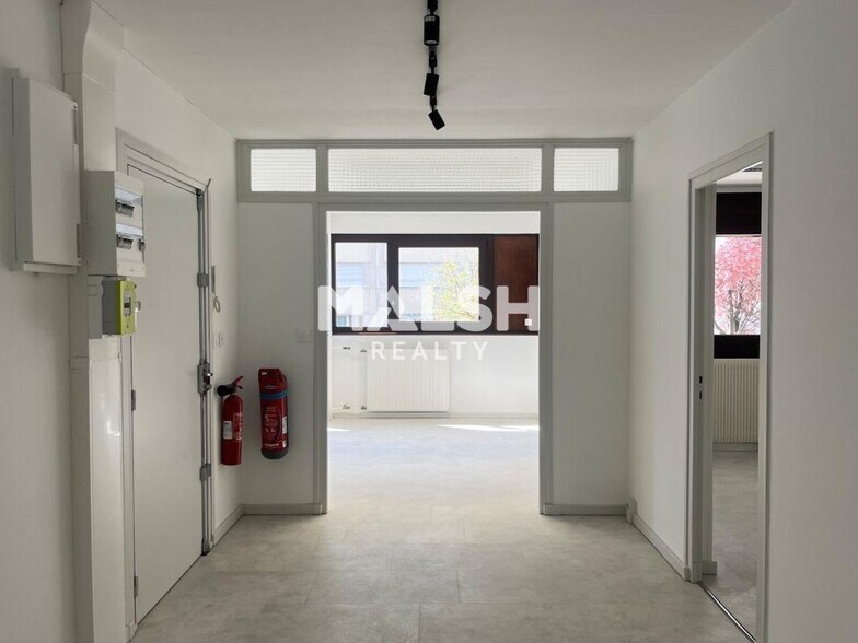 Office in Lyon for sale - Building Photo - Image 2 of 17