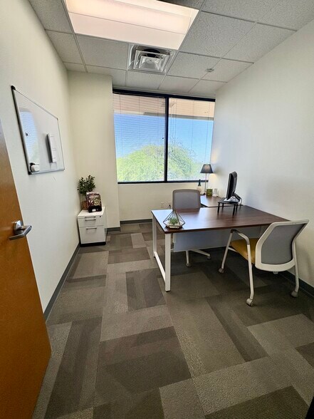 4435 E chandler Blvd, Phoenix, AZ à louer - Photo intérieure - Image 3 de 9
