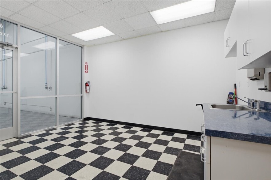 41-57 W Guest Ave, Salt Lake City, UT for sale - Interior Photo - Image 3 of 12