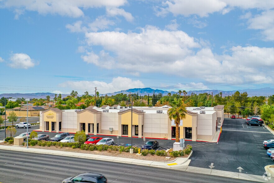 7265 Dean Martin Dr, Las Vegas, NV à louer - Photo du bâtiment - Image 2 de 4