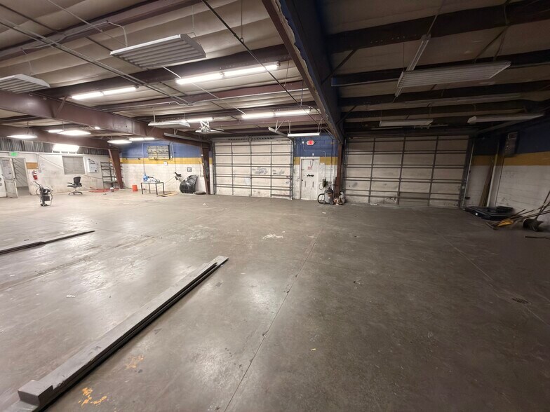 11607 E Colfax Ave, Aurora, CO à louer - Photo du bâtiment - Image 3 de 10