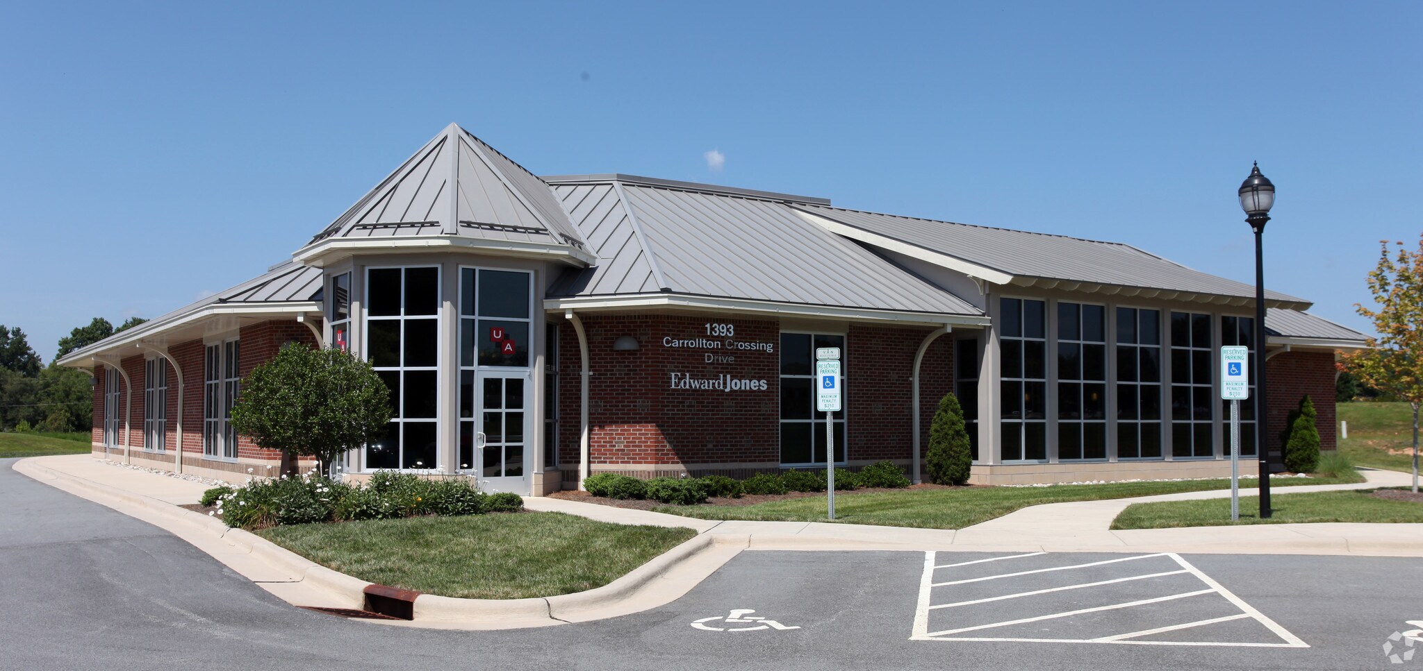 1393 Carrollton Crossing Dr, Kernersville, NC for lease Primary Photo- Image 1 of 12