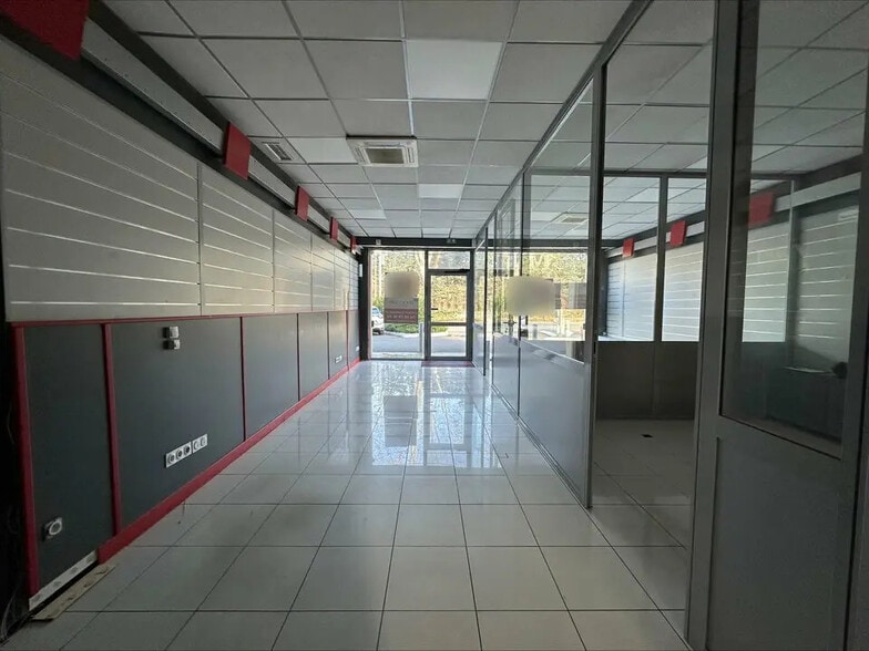 Commerce de détail dans Uzès à louer - Photo intérieure - Image 3 de 8