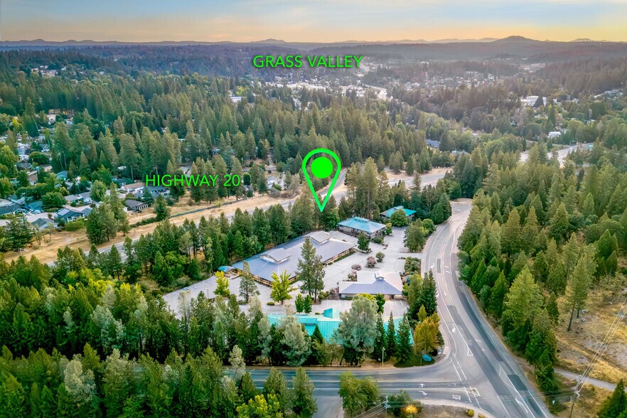 944 McCourtney Rd, Grass Valley, CA à louer - Photo du bâtiment - Image 3 de 43