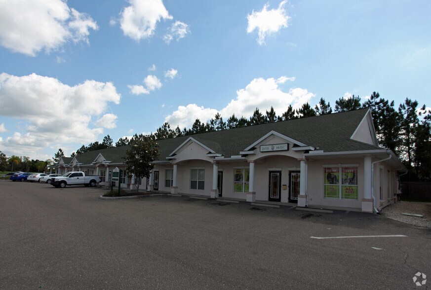 10353 Cross Creek Blvd, Tampa, FL à louer - Photo du bâtiment - Image 3 de 7