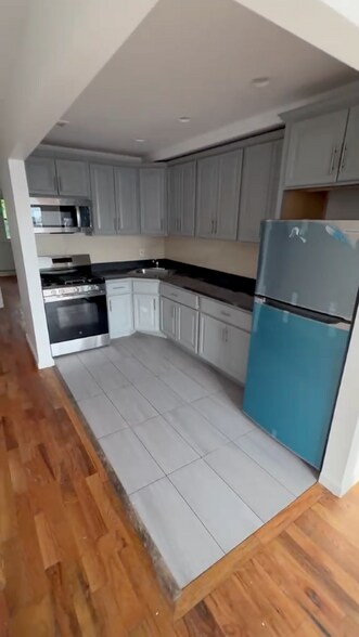 228 Beach 32nd St, Far Rockaway, NY à vendre - Photo du bâtiment - Image 2 de 3