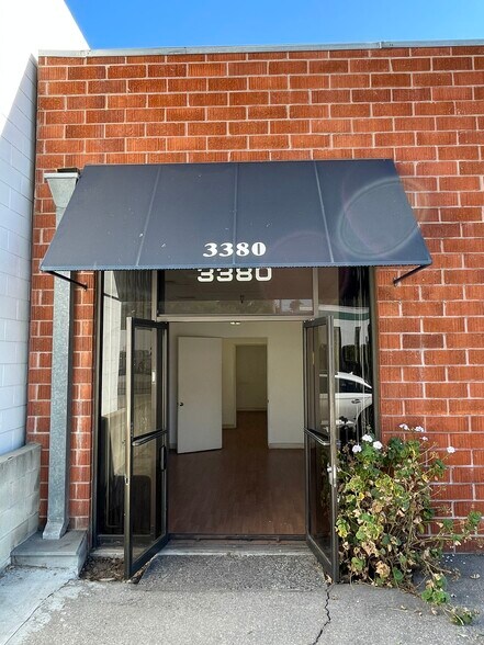 3380 Livonia Ave, Los Angeles, CA à louer - Photo du bâtiment - Image 2 de 19