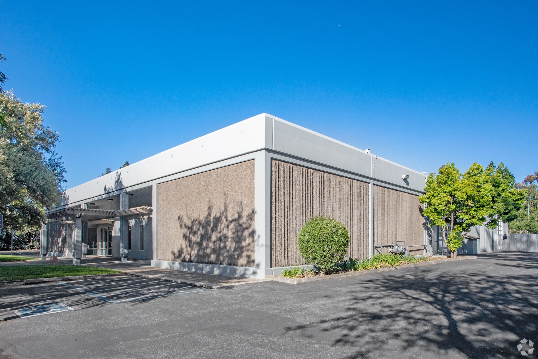 300 Pioneer Way, Mountain View, CA for sale Primary Photo- Image 1 of 6