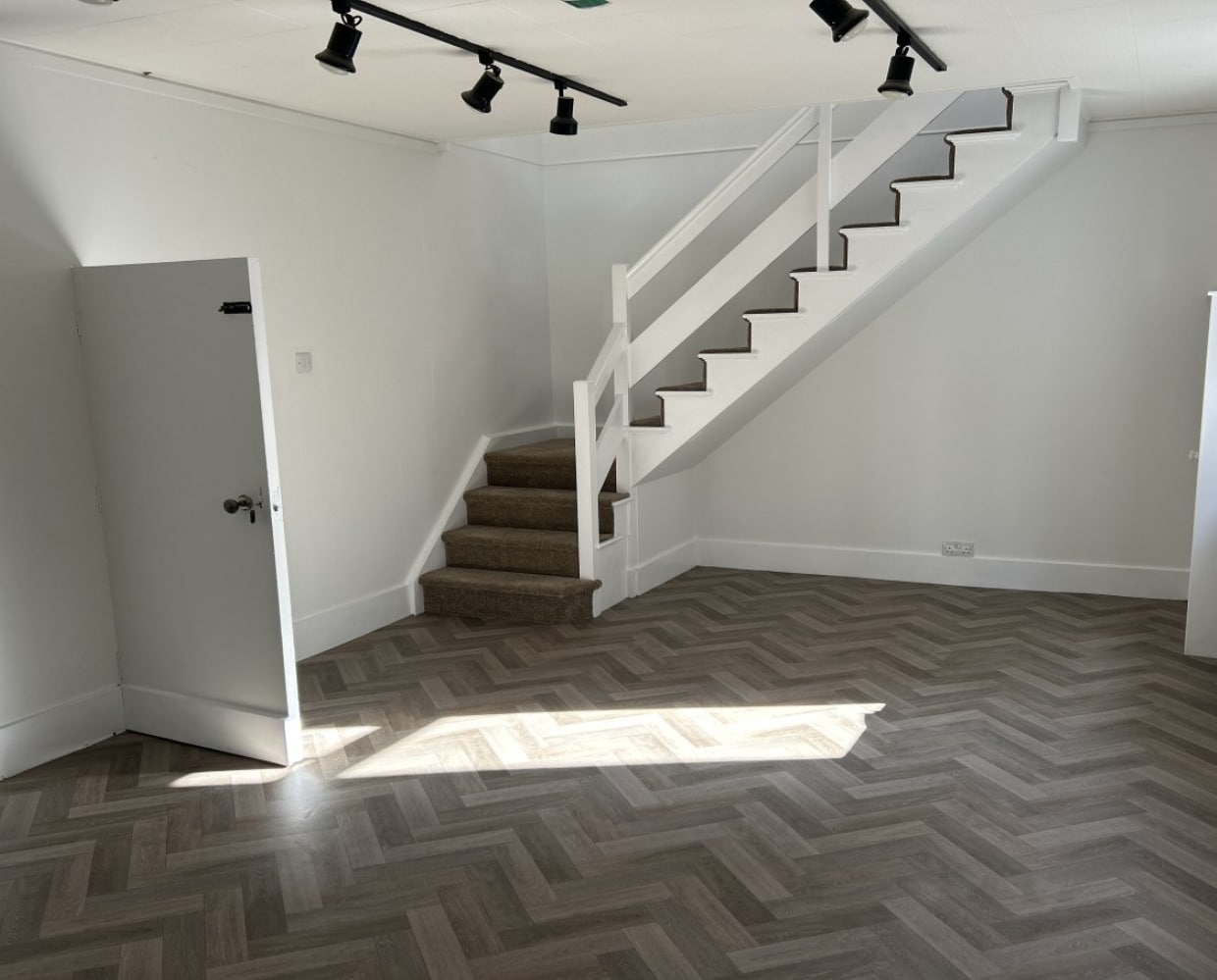 4 Clarkes Ln, York for lease Interior Photo- Image 1 of 2