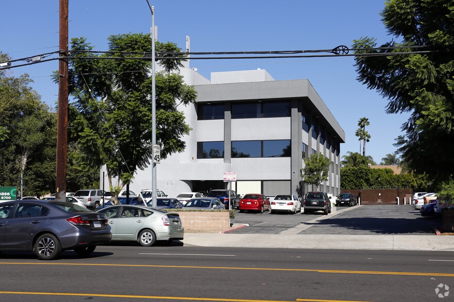 16921 Parthenia St, Northridge, CA for lease - Primary Photo - Image 1 of 3