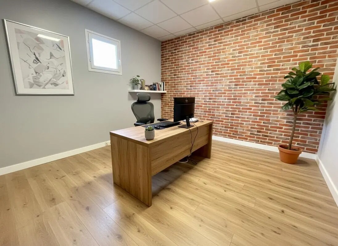 Office in Pont-Sainte-Maxence for lease Interior Photo- Image 1 of 6